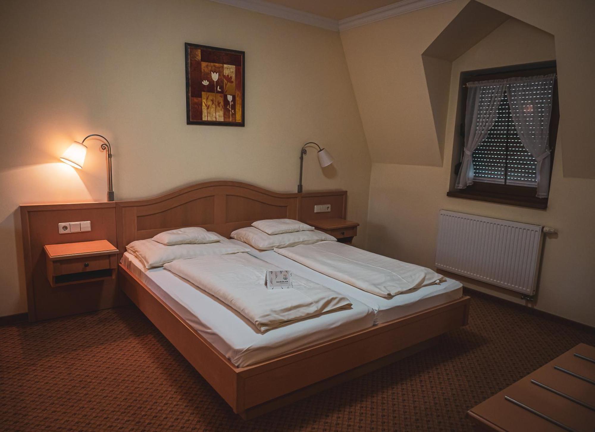 Hetkuti Wellness Hotel Mór Εξωτερικό φωτογραφία