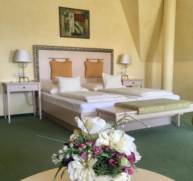 Hetkuti Wellness Hotel Mór Εξωτερικό φωτογραφία